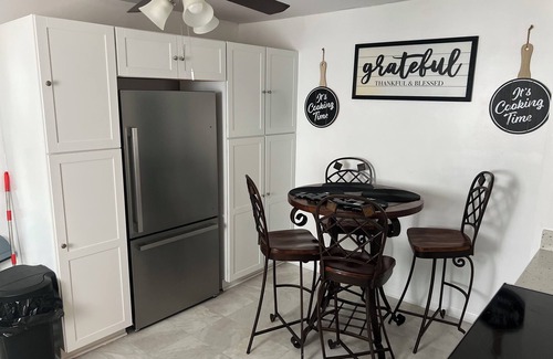 Jacksonville Casa | Charming 3-bedroom house in beautiful Jacksonville With WiFI & workspace.
