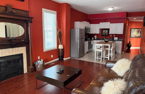 Hanover Place Casa | Charming 3-bedroom 2 bath house in Kansas City’s best location by plaza/downtown