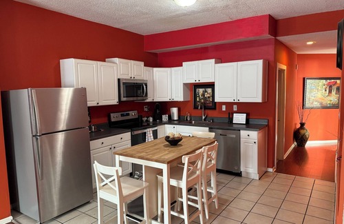 Hanover Place Casa | Charming 3-bedroom 2 bath house in Kansas City’s best location by plaza/downtown