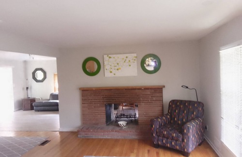 Countryside Casa | Charming 3-bedroom house in Kansas City with WiFi and AC Close to Arrowhead