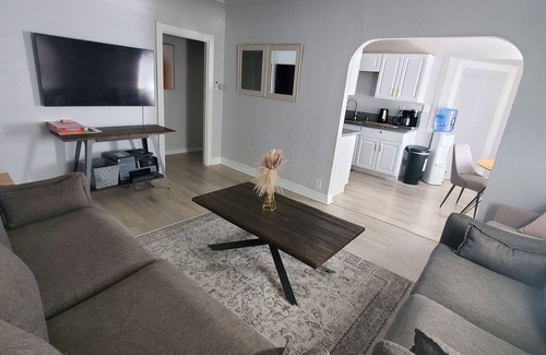 Los Angeles Casa | Charming 3 bedroom front house.