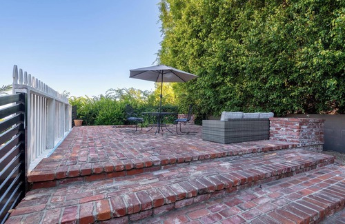 Hollywood Hills West Cabaña | Charming 3 bedroom luxury cottage in Los Angeles hills WiFi, AC Family Friendly
