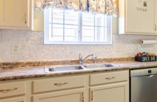 McLeansville Casa | Charming 3-bedroom house in delightful McLeansville with AC, WiFi