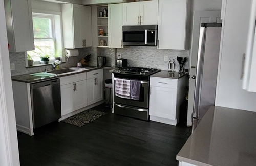 South Side Casa | Charming 3-bedroom house with WiFi free parking
