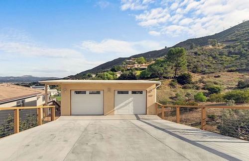 Thousand Oaks Casa | Charming 3-bedroom house in enjoyable Newbury Park with AC, WiFi