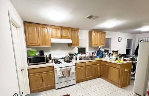 Roselle Park Apartamento | Charming 3-bedroom apartment in lovely Roselle Park- 4 mins from NYC Bus Station