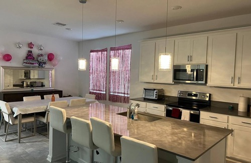 St. Cloud Casa | Charming 3-bedroom house in Saint Cloud with WiFi and AC