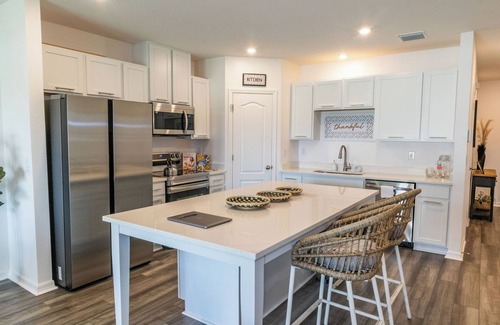 Bearss Plaza Casa | Charming 3-bedroom townhome with AC and WiFi in San Antonio