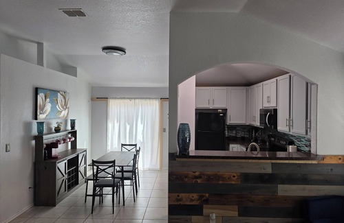 San Antonio Casa | Charming 3-bedroom house in San Antonio best location for food, fun and shopping