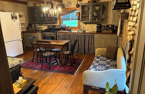 Skaneateles Otro | Charming 3-bedroom farmhouse in welcoming Skaneateles, short walk to village.