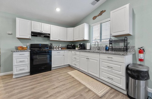 Springville Casa | Charming 3-bedroom Cottage, near the Springville Ranch& Sequoia National Forest