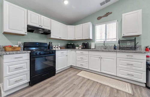 Springville Casa | Charming 3-bedroom Cottage, near the Springville Ranch& Sequoia National Forest