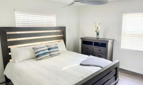 Disston Heights Apartamento | Charming 3 Bedroom House with a Beautiful Pool AC and Wifi in St Petersburg