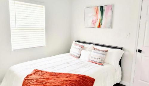 Disston Heights Apartamento | Charming 3 Bedroom House with a Beautiful Pool AC and Wifi in St Petersburg