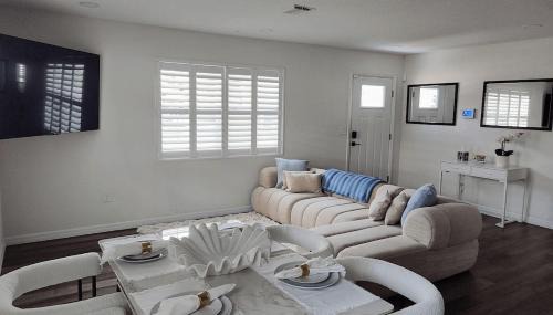 Disston Heights Apartamento | Charming 3 Bedroom House with a Beautiful Pool AC and Wifi in St Petersburg