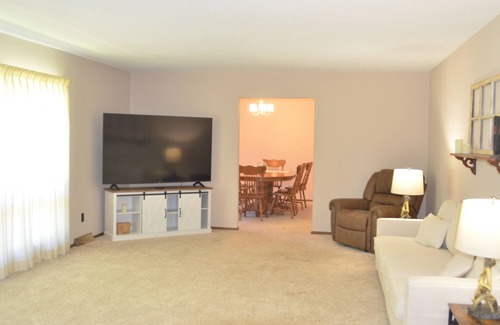 Waynesville Otro | Charming 3-bedroom farmhouse in Waynesville with AC, WiFi