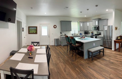 Wills Point Casa | Charming 3-bedroom 2-Bath house on 3 Acres lot near Lake Tawakoni that sleeps 8