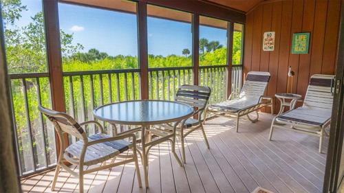 Sanibel Casa | Charming 3-Bedroom Villa with Gulf Views & Screened Porch