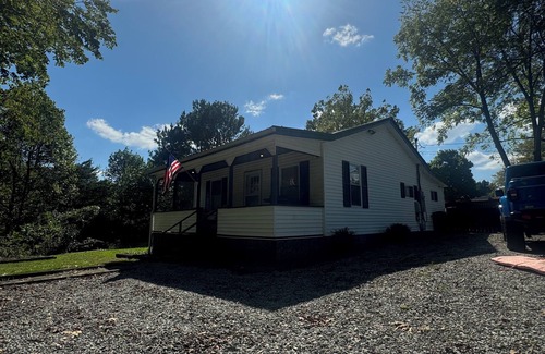 Victor Cabaña | Charming 3 BR Cottage Walk to AOTG and minutes to NRG National Park