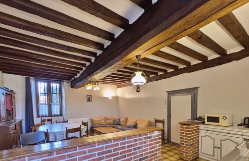 Livet Cabaña | Antiguo presbiterio en Livet, cerca de iglesia, con jardín, WiFi y parking, admite mascotas