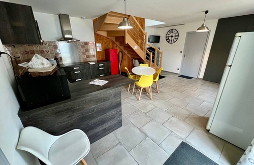 Lussac-les-Chateaux Casa | Charming 3 bedroom house