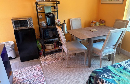 Pelican Apartamento | Charming 3 room unit with lanai and pool, near beaches and waterfront dining