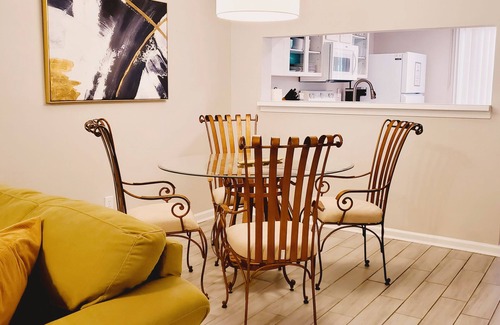 Arlington Casa | Charming 30+ Day Stay 2-bedroom townhome with WiFi, AC in fabulous Jacksonville