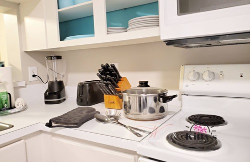 Arlington Casa | Charming 30+ Day Stay 2-bedroom townhome with WiFi, AC in fabulous Jacksonville