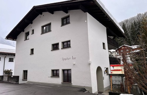 Klosters-Serneus Apartamento | Charming 3½ room apartment centrally located in Klosters near Gotschnabahn