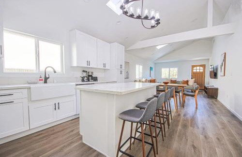 Clarkdale Casa | Charming 3B Home 10 mins to Venice Beach