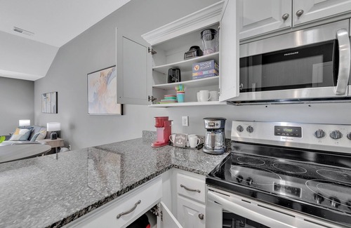 Blue Springs Casa | Charming 3bd, 2ba single-level TH w/ garage, ADA