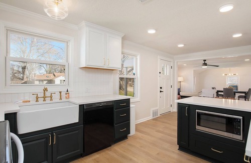 Overland Park Casa | Charming 3BD 2BR Dog Friendly