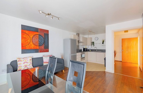 Leyton Apartamento | Charming 3BD Retreat with Balcony, East London