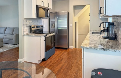 Redford Casa | Charming 3bed, 20 mins to DTW, Novi, Downtown, in peaceful suburb new renovated!