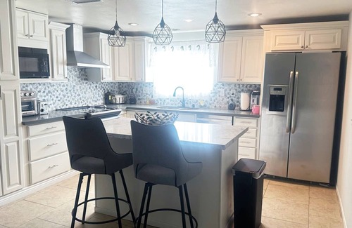 Upland Casa | Charming 3bedrms Upland house WiFi & AC Laundry PetFriendly near Ontario Airport