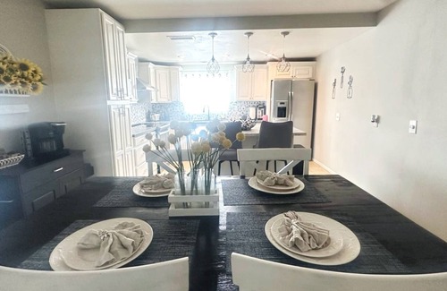 Upland Casa | Charming 3bedrms Upland house WiFi & AC Laundry PetFriendly near Ontario Airport