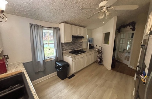 Chesapeake Ranch Estates-Drum Point Casa | Charming 3BR - 2BA Comfy Home Near Beach, fun & relaxation-Perfect Getaway Spot!