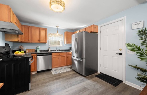 Pawcatuck Apartamento | Charming 3BR Apt 1 Mile From Downtown Westerly. Short Drive to Mystic & Casinos.