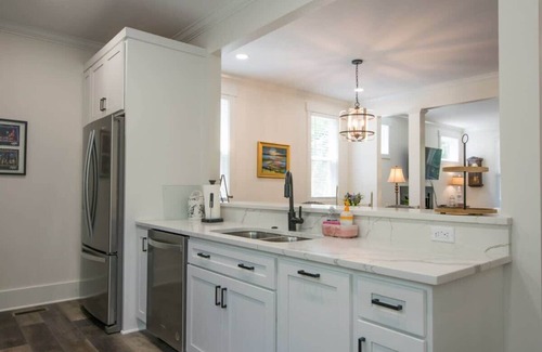 Flat Rock Casa | Charming 3BR, Balcony, Walk to Flat Rock Playhouse