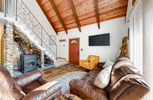 Pla-Vada Woodlands Casa | Charming 3BR Cabin Close to Donner Lake
