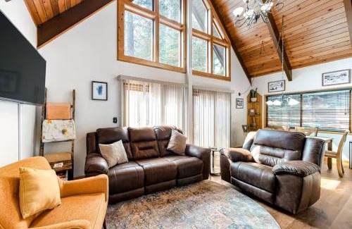 Pla-Vada Woodlands Casa | Charming 3BR Cabin Close to Donner Lake
