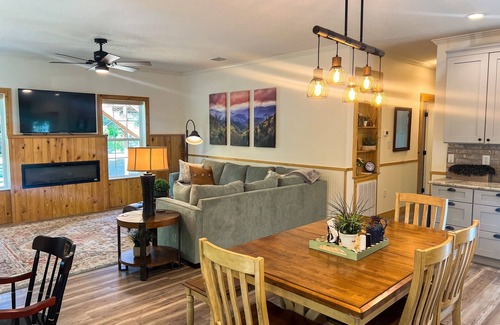 Newland Cabaña | Charming 3BR Cottage w/Full Kitchen, Community amenities, Patio, and Gas Grill