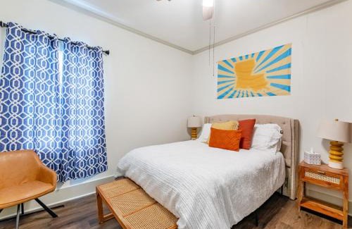 Lafayette Apartamento | Charming 3BR Historic Home on Mardi Gras Route