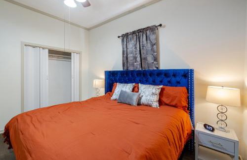 Lafayette Apartamento | Charming 3BR Historic Home on Mardi Gras Route
