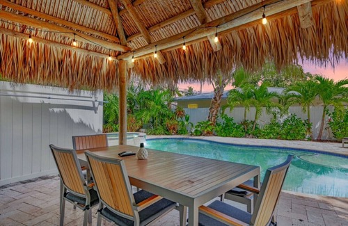 Lake Ridge Casa | Charming 3BR Home, Pool & Hot Tub FTL Gateaway!