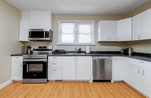 Kitchener Casa | Charming 3BR Home in Quiet Kitchener Neighborhood