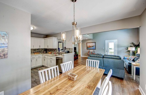 Frisco Casa | Charming 3BR home in Frisco with Wifi, Full Kitchen and Private Hot Tub
