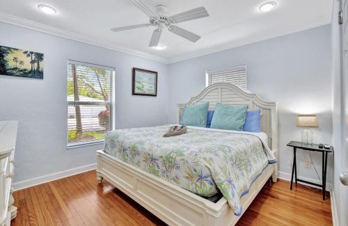Lake Ridge Casa | Charming 3BR Home Pool and Hot Tub FTL Gateaway