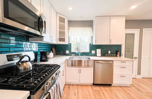 Calabasas Casa | Charming 3BR Home with Modern Comforts - FB - CAL