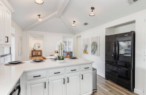 Allen Casa | Charming 3BR home with Pool, Hot Tub and King Bed in Allen